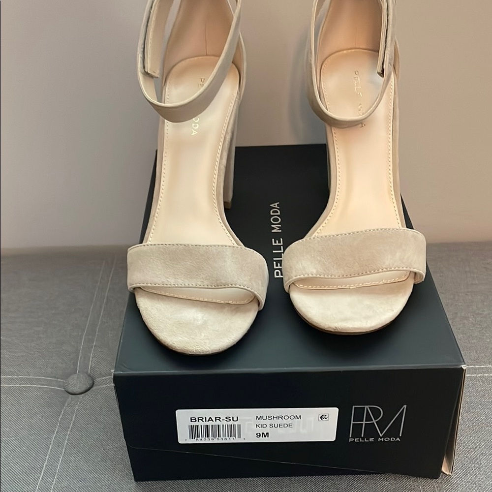 Pelle Moda Women's Tan Suede Heels